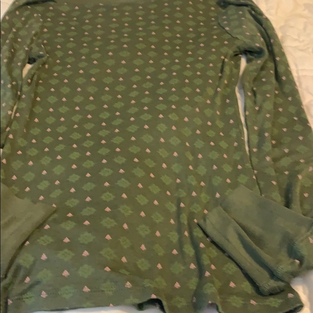Old Navy Tee Different Shades of Green - Picture 2 of 3